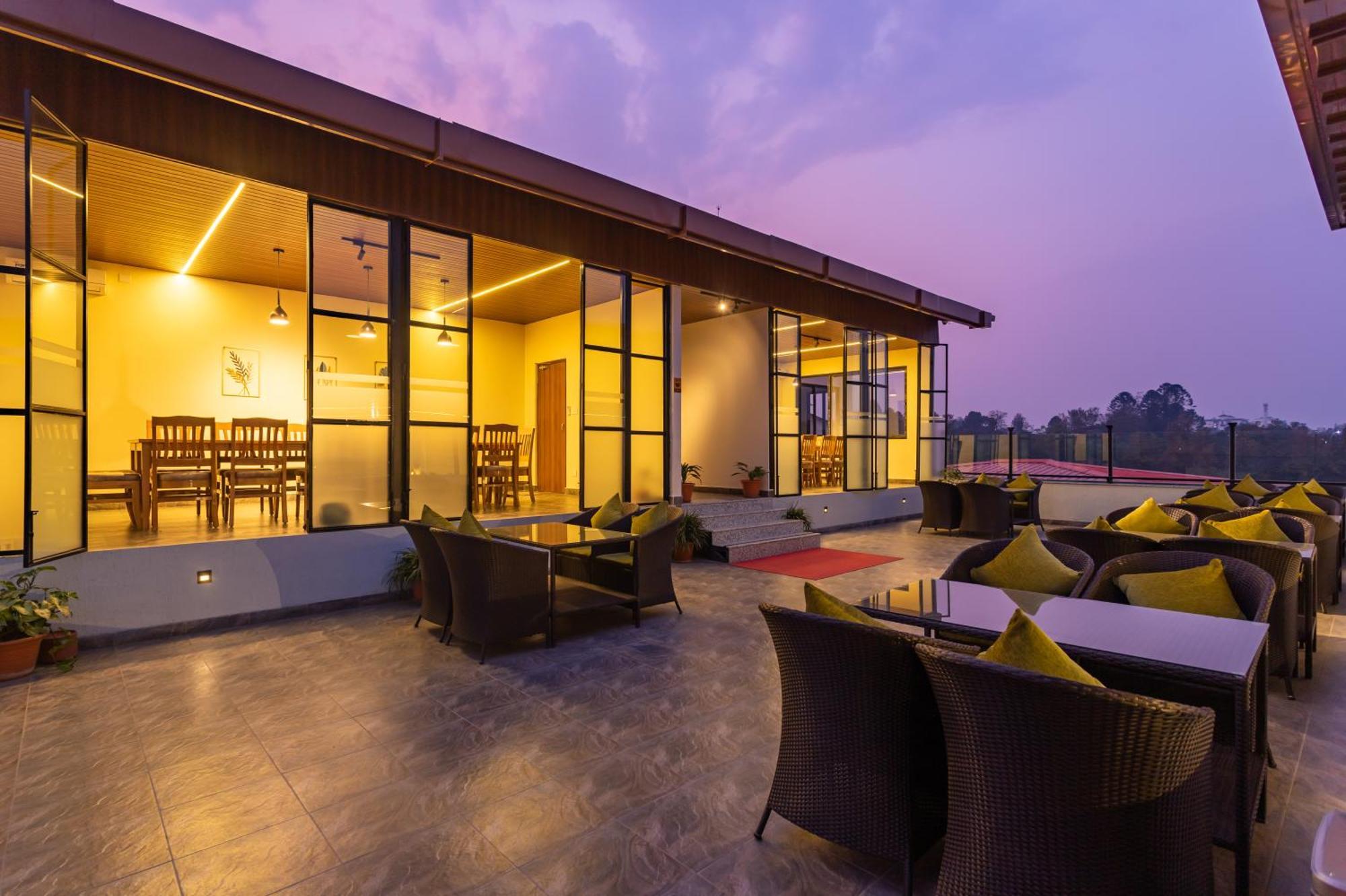 Hotel Crystal Pashupati Катманду Екстер'єр фото