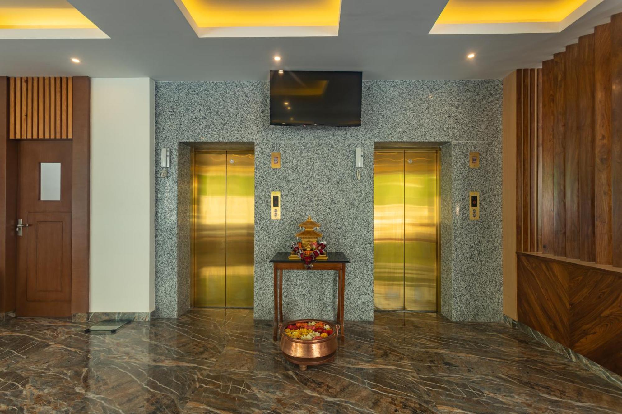 Hotel Crystal Pashupati Катманду Екстер'єр фото