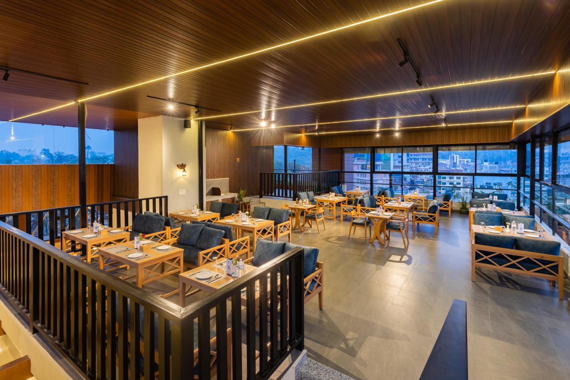 Hotel Crystal Pashupati Катманду Екстер'єр фото