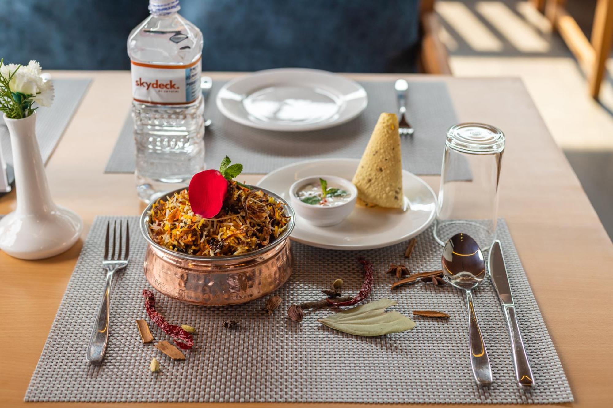 Hotel Crystal Pashupati Катманду Екстер'єр фото