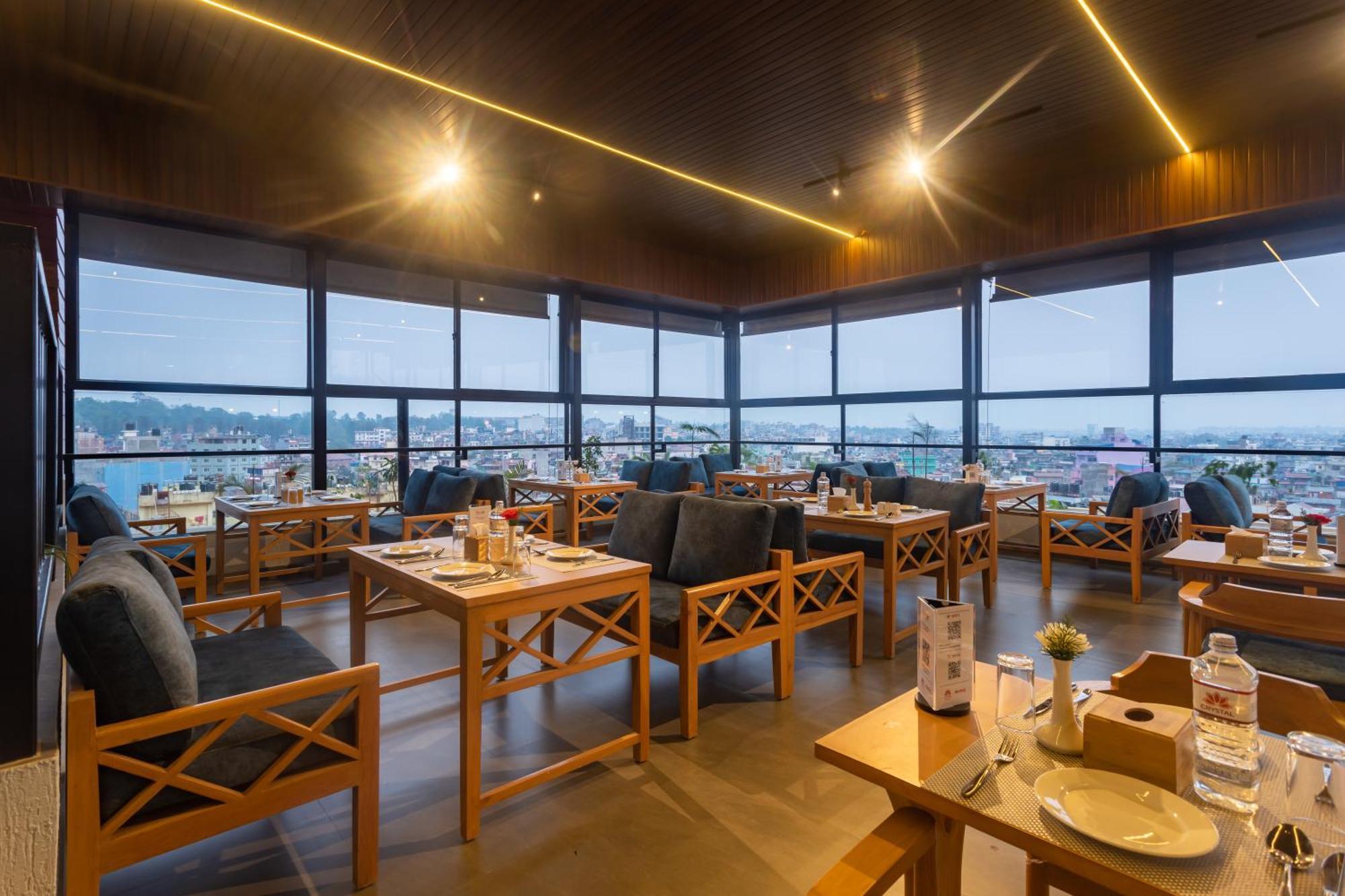 Hotel Crystal Pashupati Катманду Екстер'єр фото