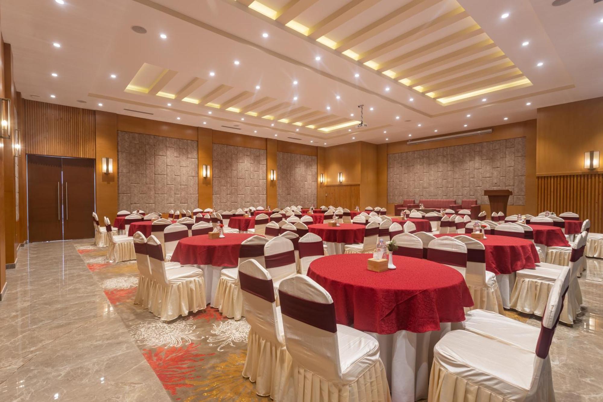 Hotel Crystal Pashupati Катманду Екстер'єр фото