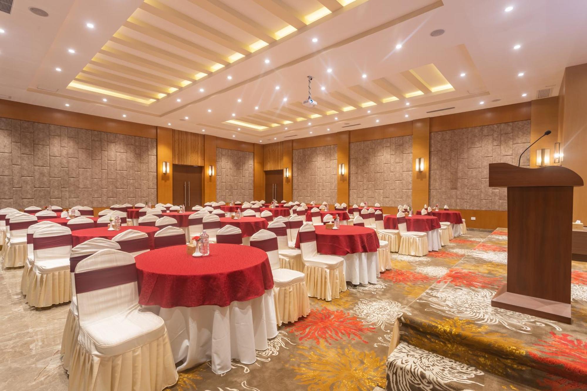 Hotel Crystal Pashupati Катманду Екстер'єр фото