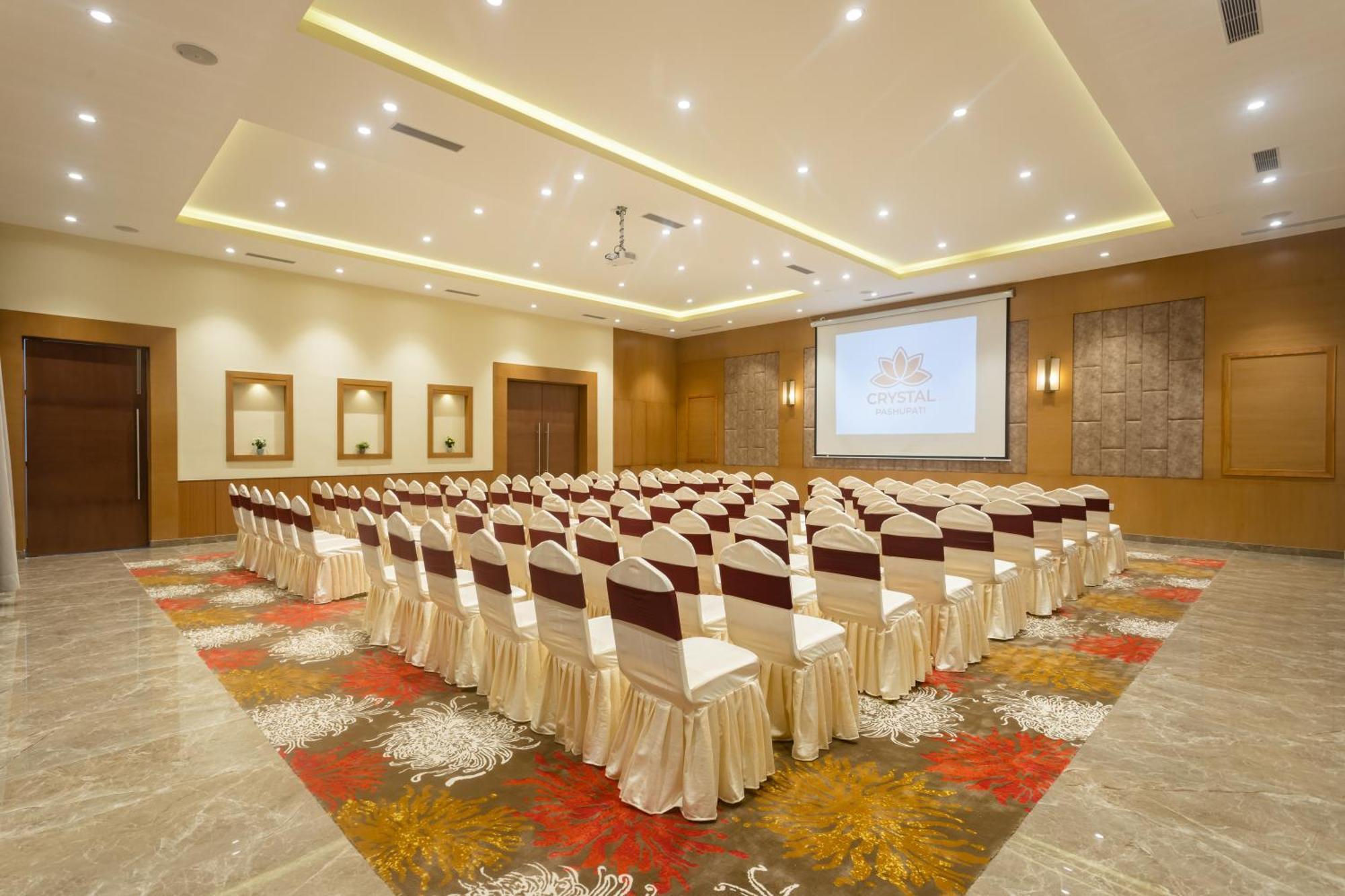 Hotel Crystal Pashupati Катманду Екстер'єр фото