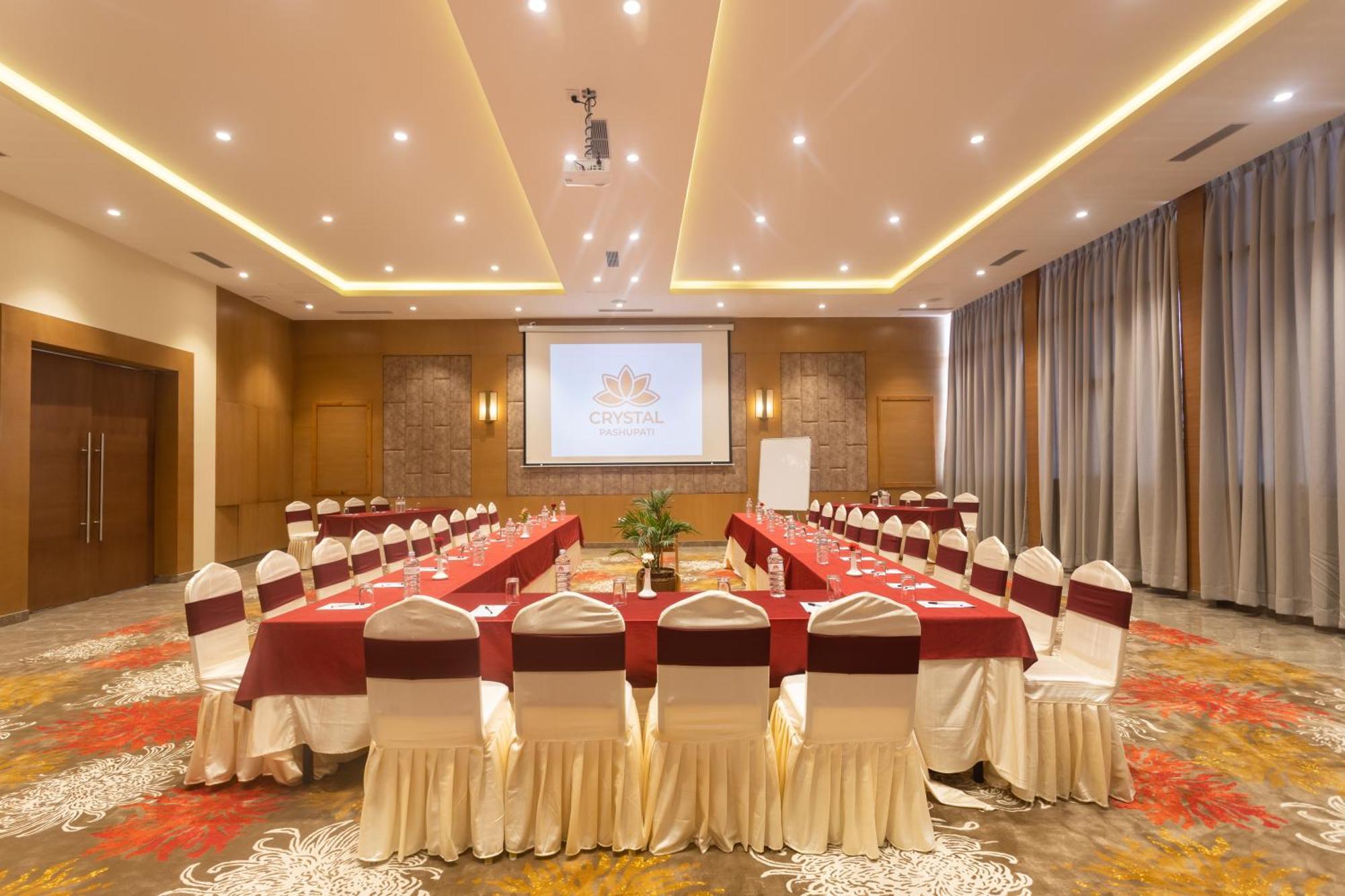 Hotel Crystal Pashupati Катманду Екстер'єр фото