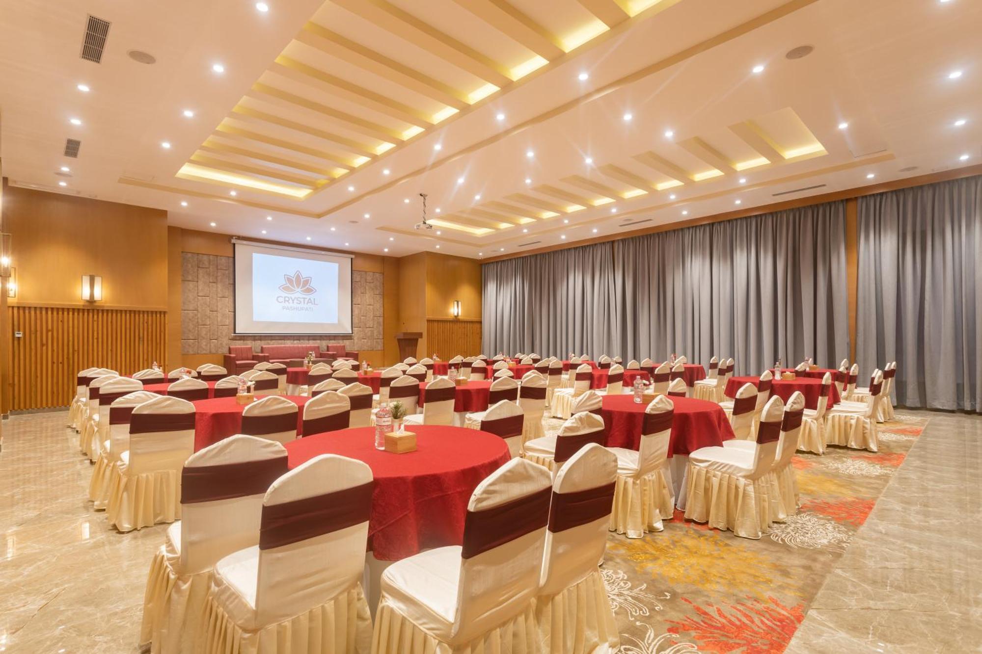 Hotel Crystal Pashupati Катманду Екстер'єр фото