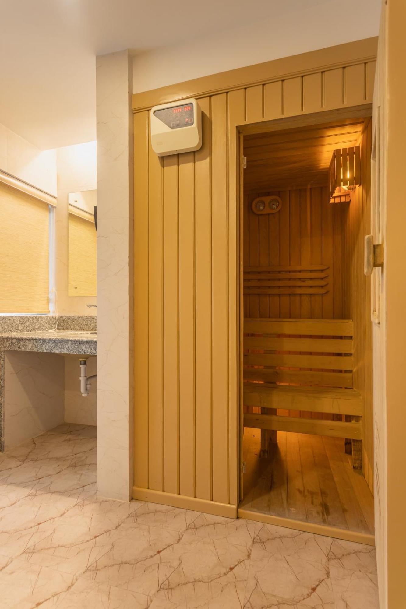 Hotel Crystal Pashupati Катманду Екстер'єр фото