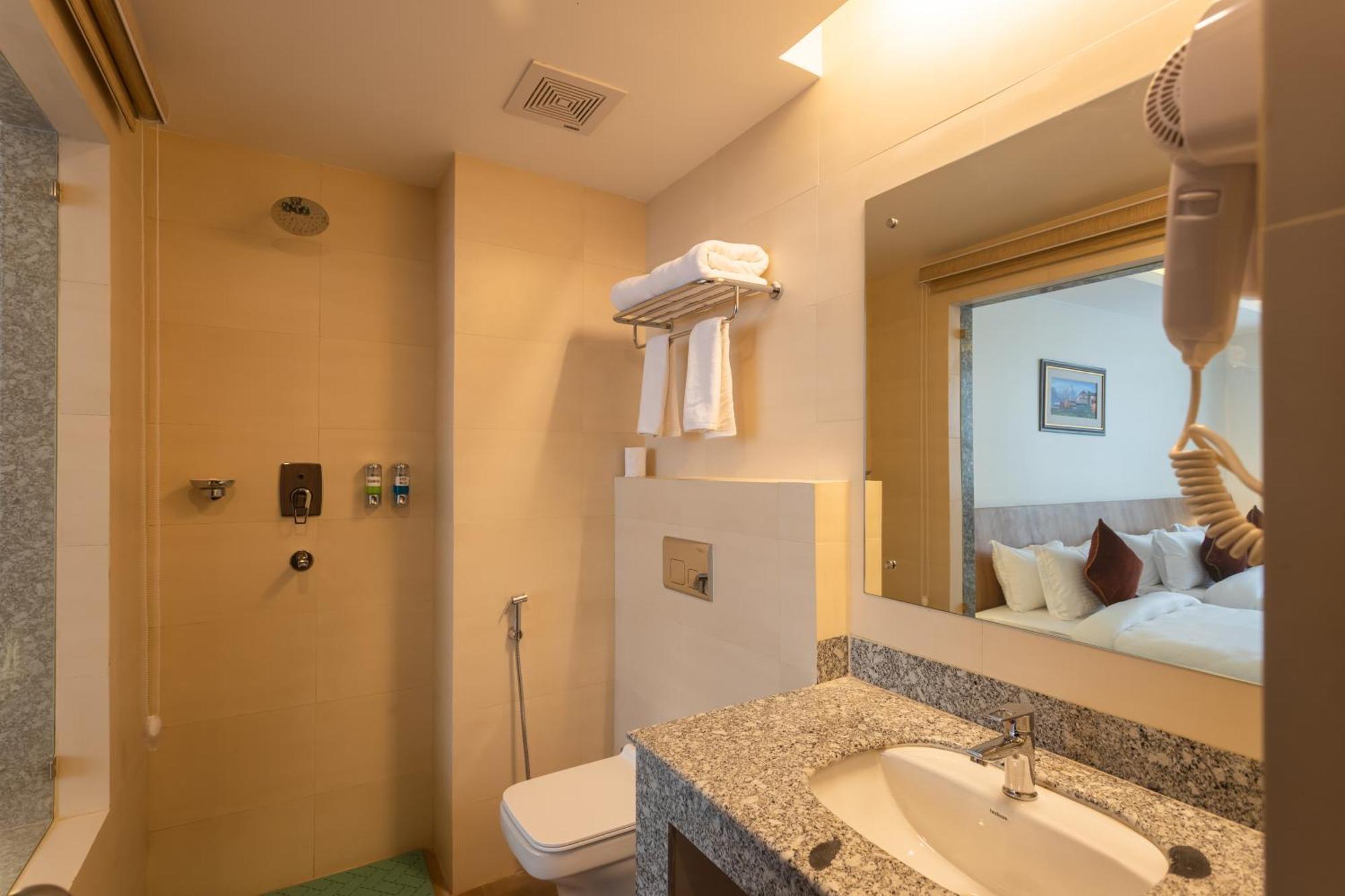 Hotel Crystal Pashupati Катманду Екстер'єр фото