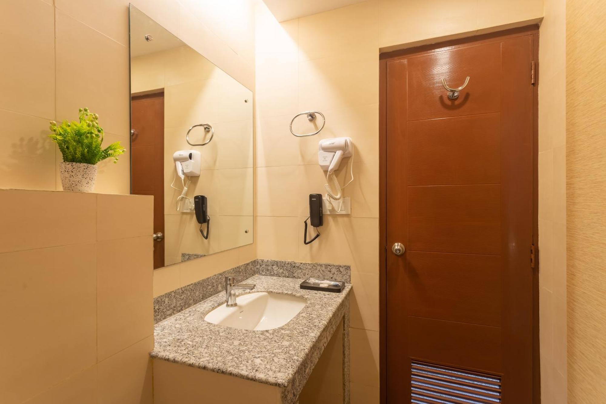 Hotel Crystal Pashupati Катманду Екстер'єр фото