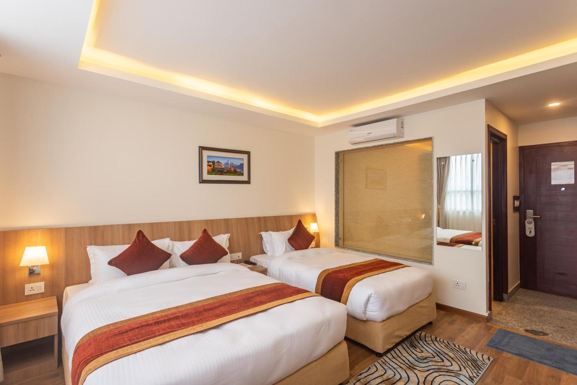 Hotel Crystal Pashupati Катманду Екстер'єр фото