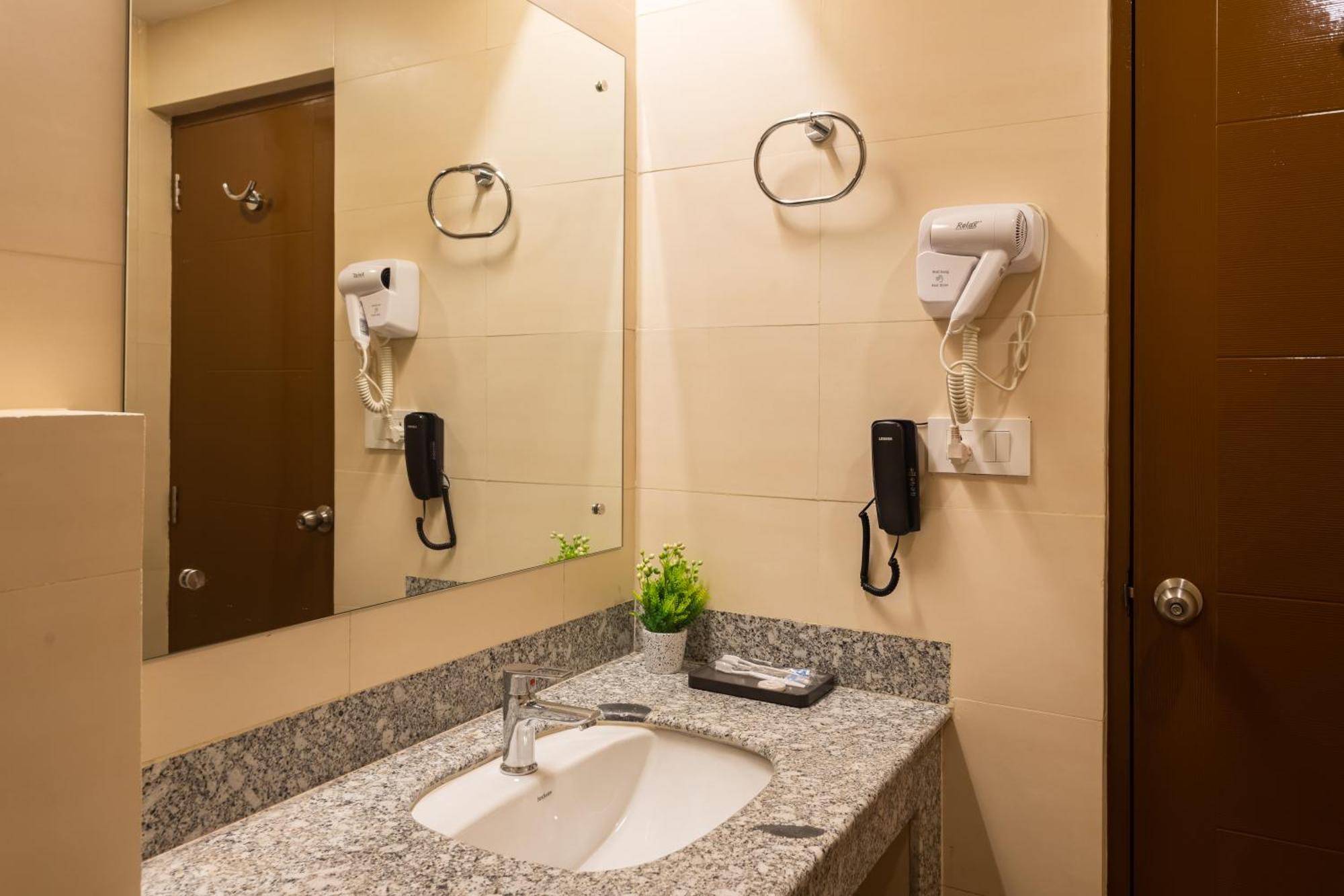 Hotel Crystal Pashupati Катманду Екстер'єр фото